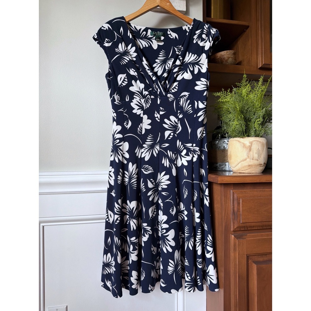 Lauren Ralph Lauren Dark Floral Dress Womens 8 Navy Blue V-Neck Fit Flare Preppy